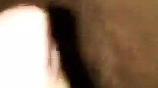 حاوية سائل منوية جديدة: شرج مفتوح وهرة تفرغ سائلاً