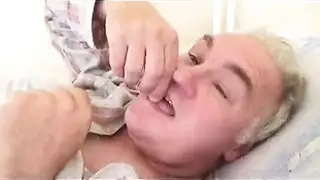 مراهقة تُركب وتُناك مثل مهرة