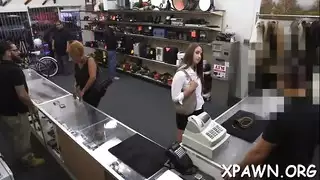 جنس وجه قاسي مع تقيؤ