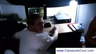 جلسة بث لأفلام جنسية قذرة