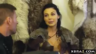 مفاجأة القضيب الضخم لا تصدق ما تراه عيناها