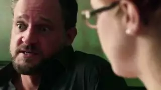 يداعبها بأصابعه حتى يصبح جاهزًا لإدخال عضوه الذكري