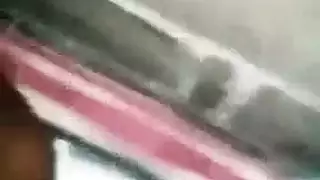 عاهرة شرج حارة تأخذ وضعية كلب خشن