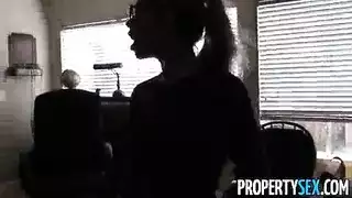 خيالها: هزات جماع لا نهاية لها من الصباح حتى الليل