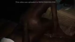 مص علني للقضيب على الرصيف وعمل الحلق العميق