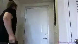 السيدة الناضجة تجبر عبدها الشاب على ممارسة جنس تحملي