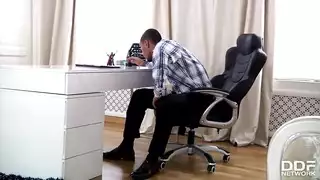 تبتلع حممة تلو الأخرى من السائل المنوي الساخن