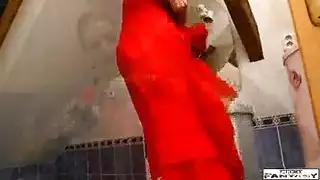 فتاة هندية تعيد الاتصال لفيلم إباحي مع صديق قديم
