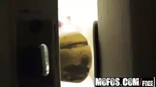 هؤلاء العاهرات يحبون الجنس الفموي الخشن