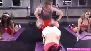 الجد يحاول اغتصاب الحفيدة