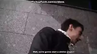 قذف داخلي في فتحتها المتسعة