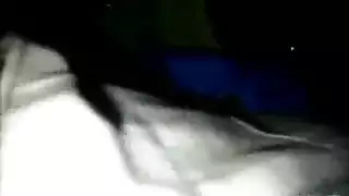 عيد الرعب يتلمس طريقه امرأة سمراء
