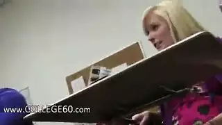 قضيب وحشي يمارس الجنس معها حتى ذروة تئن