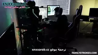 من لوحة المفاتيح إلى سريري: مغامرة أخي الإباحية