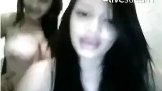 إباحية البهيمية xxx: كلب يخترق امرأتين راغبتين