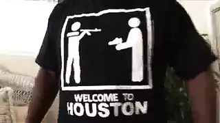 زب منتصب تحت الشورت