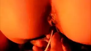 رجل أكبر يمارس الجنس الشرجي الخشن مع شاب عذراء