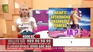 عرض أثداء كبيرة ونيك في حافلة متحركة
