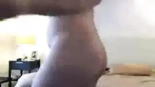 العروس تأخذ عدة أعضاء ذكرية في شهر العسل