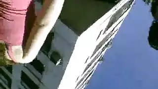 شخصية ابنة ذات صدر كبير تمارس الجنس المثير مع شاب أصغر
