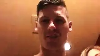 سكس ينيك صديقته الشقراء على الفراش