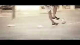 مص لعضو أسود ضخم بينما تمتلئ من الخلف
