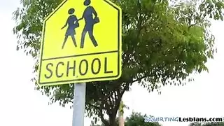 شاب يعطيها طلقات خلفية ويضرب تلك المؤخرة
