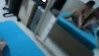فتيات لاتينيات متحولات تخلعن ملابسهن لجلسة إباحية جامحة
