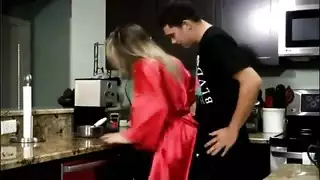 سكس امهات محرومه تتنك من ابنها الصغير