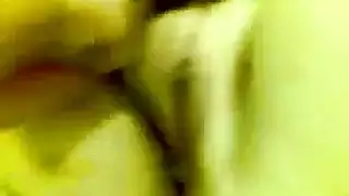 كسها يقزف ويتبول