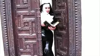 ممثلة إباحية محجبة: أثداء ضخمة وجنس فموي مثير