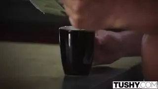 لقد تركت ديك بلدي يمارس الجنس معها في المؤخرة