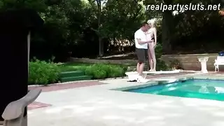 هذه العاهرات الهواة لا تستطيعن الحصول على ما يكفي من حركة إكس إكس إكس عميقة