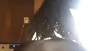 جماع جماعي إبوني بجانب تحفة فنية حسية