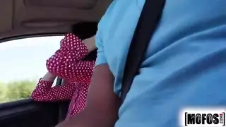 جنس بري في العراء: ممارسة الجنس في حقل فارغ