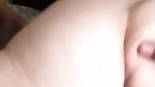 اتصلت سادي بالشرطة للحصول على المساعدة وانتهى بها الأمر بممارسة الجنس بقوة في سيارته