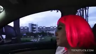 نجم وسائل التواصل يحقق النشوة لأصدقائه في أوgy جنسي إباحي