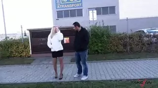 بورنو أسود مشحون حركة كاميرا مباشرة