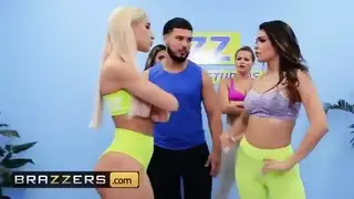 فعل إباحي فوري: قضيب يملأ كس جميل