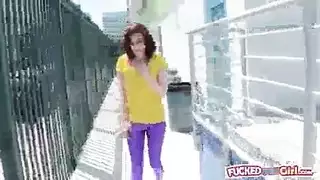 جميلة ممتلئة الجسم تمارس الجنس بشدة في مشهد صحراوي إباحي