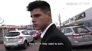 مؤخرة عصيرية في وضعية الكلب