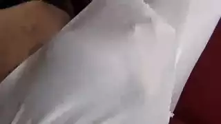 شاب مثير يؤدي مشهدًا جنسيًا صريحًا وحارًا
