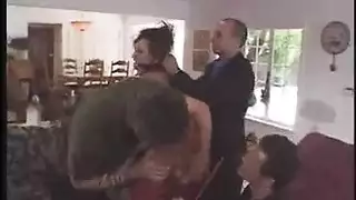جوقة نسائية مع الممثلة المخضرمة فيفي عبده