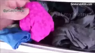 الكاميرا المخفية تلتقط أمي تستمني