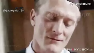 أفلام إباحية: الأستواني ينيك شرج الطالبة الساذجة بقوة