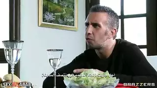 ربة منزل مُبتزة تمص وتنيك مثل محترفة