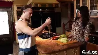 بت تنيك نفسها بي صايع موز