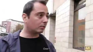جوري يتابع امه في البيت وبيكها