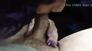 مص متلهف يؤدي إلى قذف كبير ولعق جائع للسائل المنوي