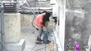 بعد مص ساخن، مصري يمارس الجنس مع جارته تحت السماء